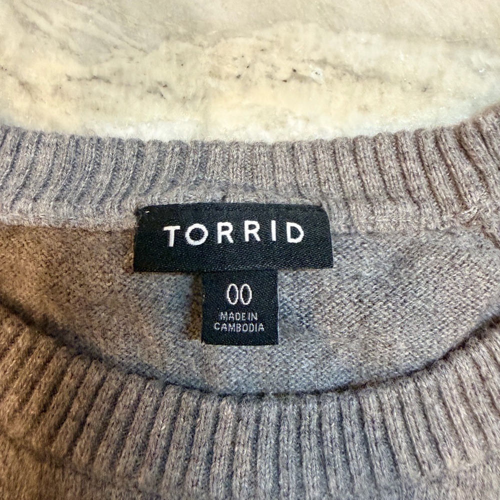 Torrid Gray Heart LOVE Graphic Crewneck Sweater Women’s 00 Medium - Picture 5 of 12